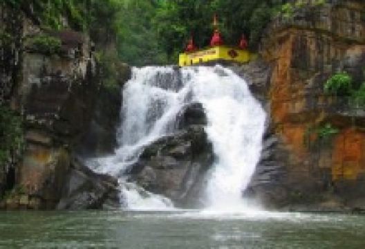 Devkund Waterfall景点图片