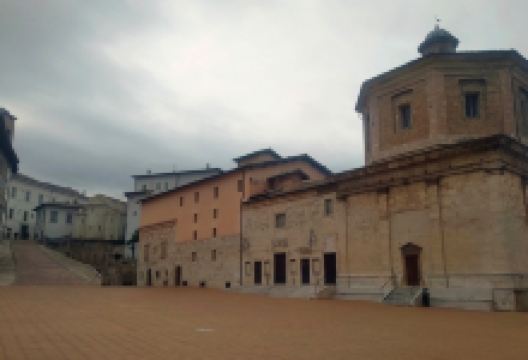 Stranger III - Lynn Chadwick景点图片