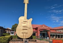 The Big Golden Guitar景点图片