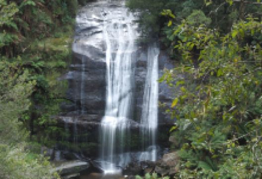 Little Aire Falls景点图片
