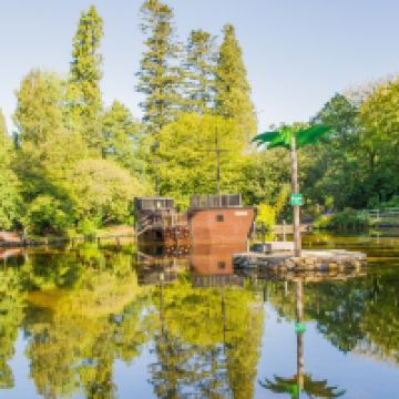 牛顿阿伯里图片