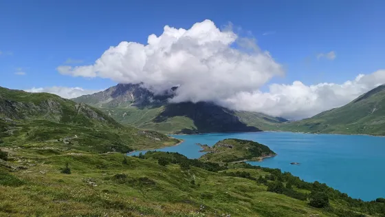 塞尼山湖