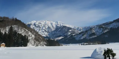 トミオカホワイト美術館