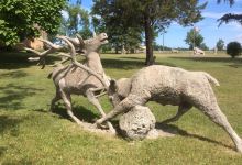 Laithwaite Apple Park Statues景点图片