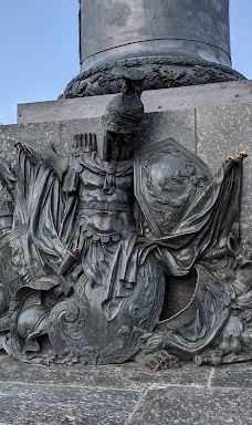 Eagle monument-Poltavs'ka city council