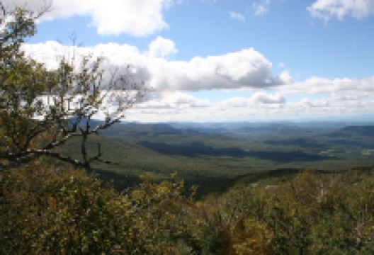 Cantilever Rock Trail景点图片