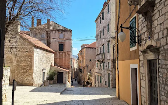 Galerija Juraj Dalmatinac