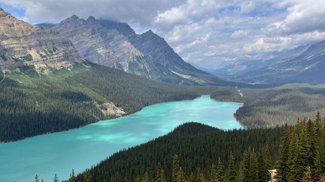 4-Day Canadian Rockies Fairyland Tour from Calgary·3 Parks, Glacial Lakes & Fairmont Stay | Complimentary Airport Transfer