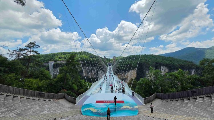 4-Day Scenic Zhangjiajie Group Tour·National Forest Peaks & Tianmen Skywalk