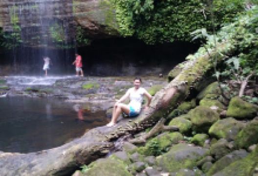 Bobon Waterfalls景点图片