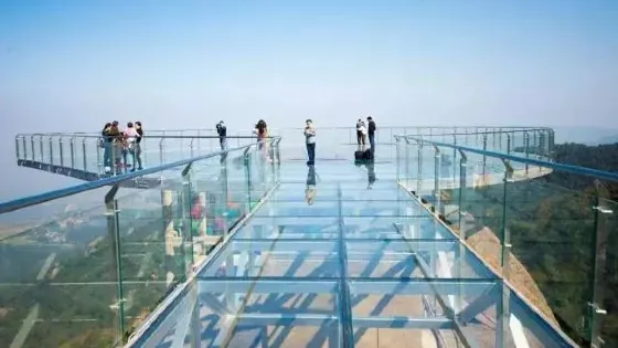 英傑走好運玻璃棧道觀景台