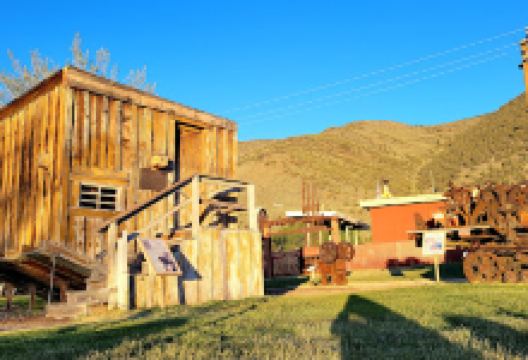 Upside Down House景点图片