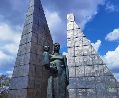 Monument Mourn Mother