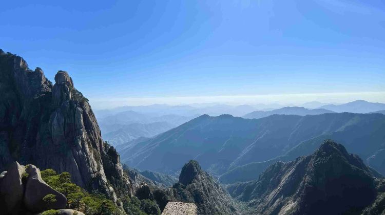 5-Day Huangshan Scenic Area + Chengkan Village+Xin' an River Landscape Gallery + Yangchang Tulou Buildings + Xixinan Scenic Area