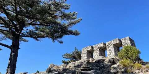 大別山主峯標誌碑