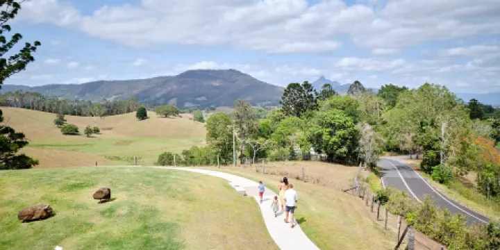 特威德地方畫廊和瑪格麗特奧雷藝術中心