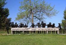 Stone Ledge Sculpture Garden景点图片