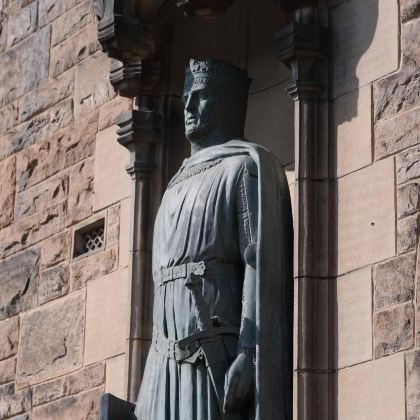 英国爱丁堡+威廉堡+爱丁堡城堡+厄克特城堡+苏格兰裙岩悬崖+格拉斯哥大学+贝尔法斯特城堡+巨人之路+莫赫悬崖12日11晚私家团