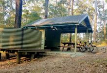 Scrub Road remote bush camp景点图片