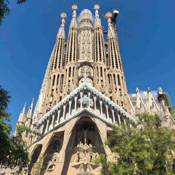 安道尔+巴塞罗那+格兰德瓦利拉滑雪场6日5晚私家团