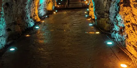 平定紅巖嶺玉皇洞自然風景區