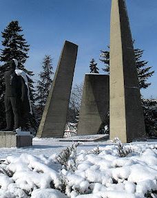 Памятник погибшим во 2 мировой войне-多布里奇