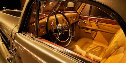 Mac Museum Art & Cars