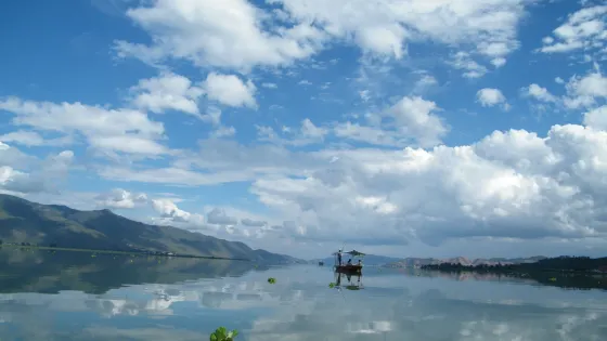 異龍湖遊船風景區