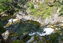 Popinolashki Waterfall景点图片