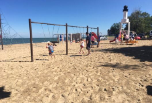 Lions Park Beach景点图片