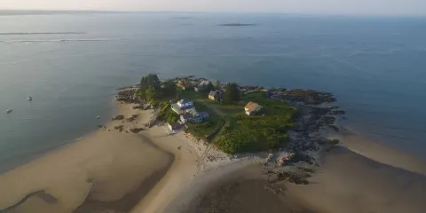 Hills Beach, me