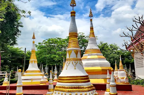 Wat Song Phi Nong