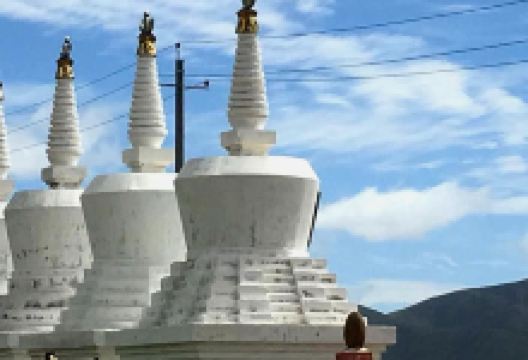 岗巴寺景点图片