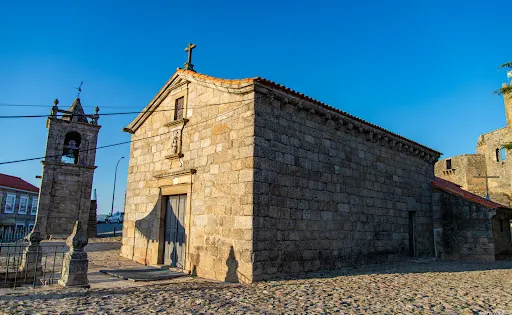 Igreja de Santiago e Pante?o dos Cabrais