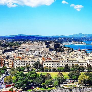 希腊雅典+德尔菲+迈泰奥拉+约阿尼纳+科孚岛+伯罗奔尼撒10日8晚私家团