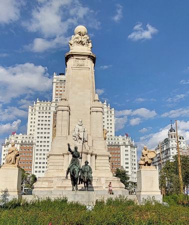 9D7N • Explore both cities with exclusive private transportation. : Madrid + Barcelona 