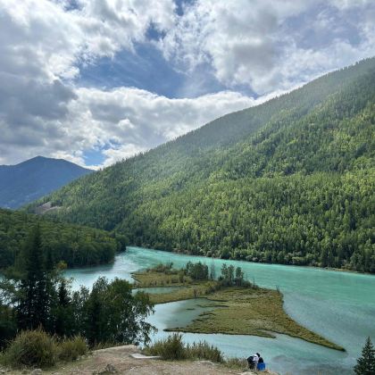 新疆乌鲁木齐+喀纳斯景区+禾木风景区+赛里木湖+库尔德宁景区+那拉提旅游风景区+喀什古城16日15晚跟团游