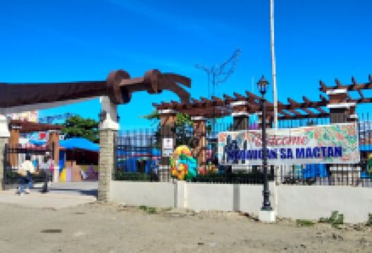 拉布拉布纪念碑景点图片