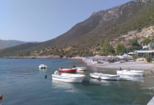 Plaka Beach景点图片