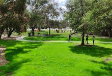 GO Edwards Park Fenced Dog Park景点图片