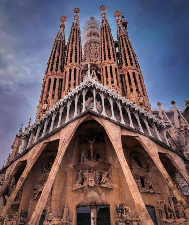 9D8N • Barcelona, Girona, Seville, Toledo, Madrid, Sagrada Família, Casa Milà, Park Güell, Seville Cathedral, Toledo Cathedral, Royal Palace of Madrid, Prado Museum