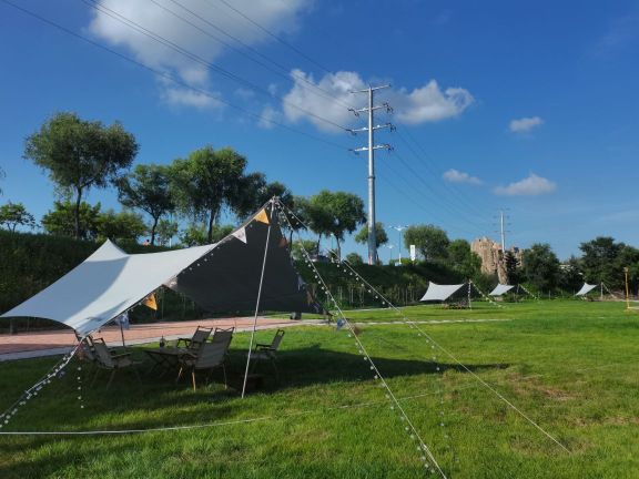 水岸露营烧烤公园餐厅图片