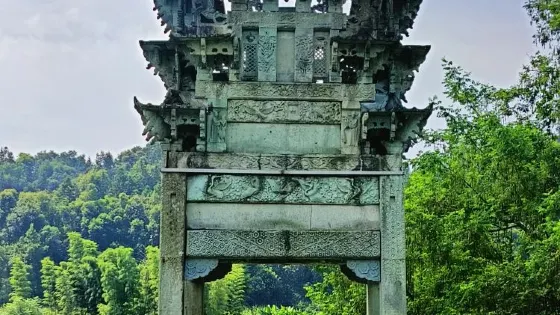 濟美石坊
