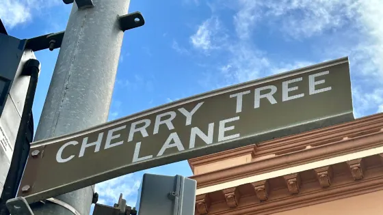 Mary Poppins Statue