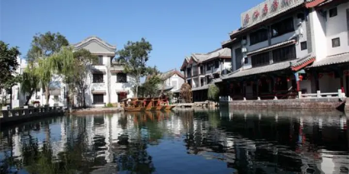 微山湖紅荷水鎮