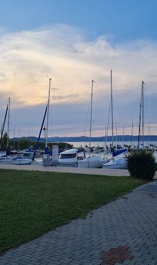 Heart of Balaton statue-佐马尔迪