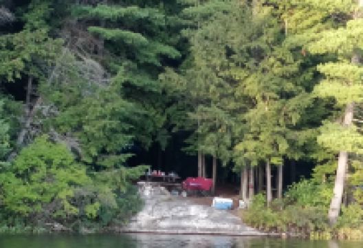 MacDonald Lake景点图片