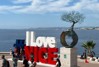 法国尼斯圣母圣殿+老城+英国人散步大道包车游｜南法度假&定制【感受地中海的独特魅力，邂逅尼斯的法式浪漫！在圣母院的庄严与艺术中驻足，于老城的小巷中追寻历史气息。】