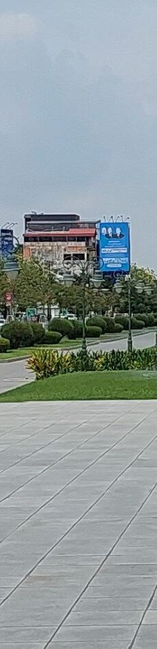 西哈努克铜像纪念堂-金边