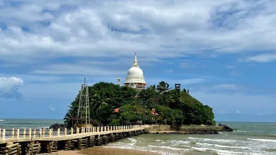 Matara Paravi Duwa Temple